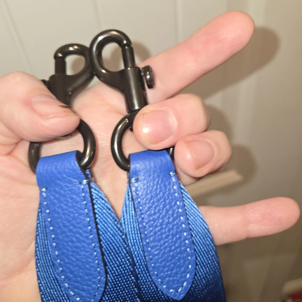 Blue Leather Shoulder Bag with C-Clasp - Picture 8 of 13